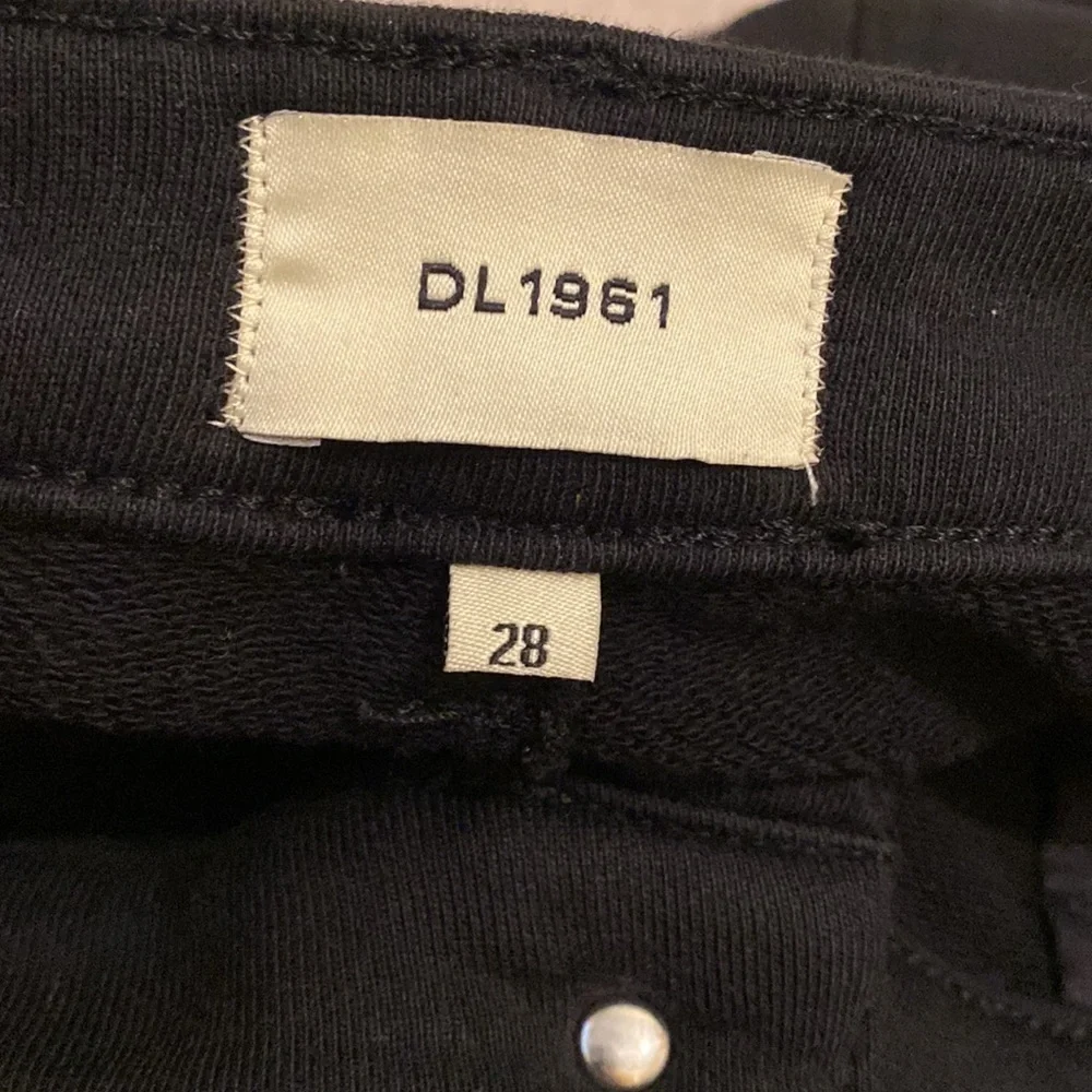 DL1961 ALMA Cotton Black Midi Pencil Skirt. Size 28